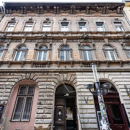 Apartament Artistic *